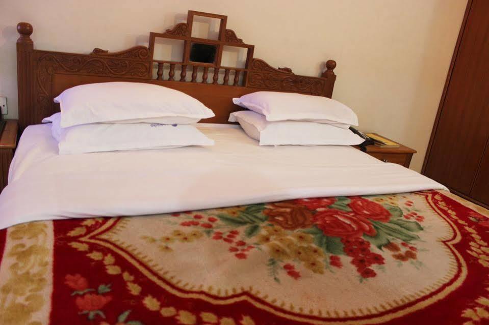 Hotel Siddhartha Haiderabad Buitenkant foto